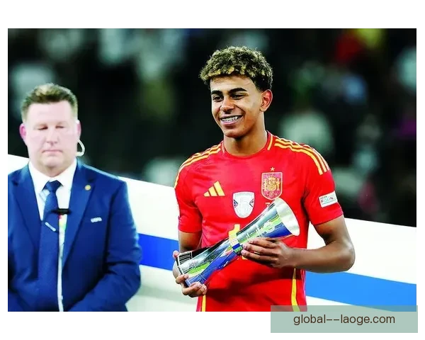 2024欧洲杯最佳年轻球员亚马尔崭露头角成为新星引关注